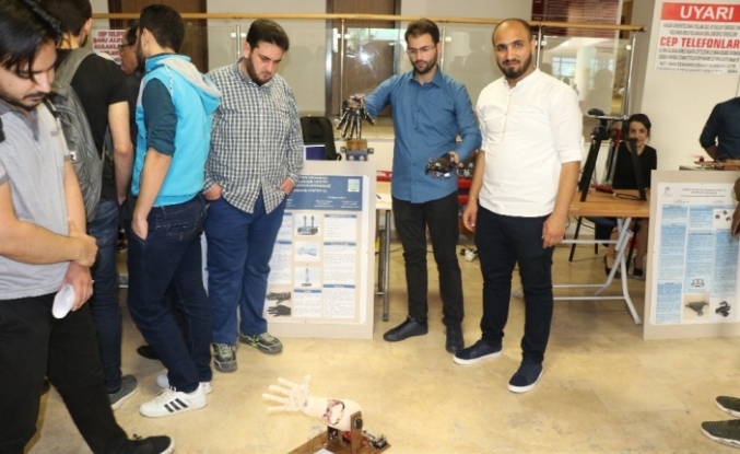 Ülkelerindeki savaş mağdurları için ’Robotik Yürüyen El’ yaptılar